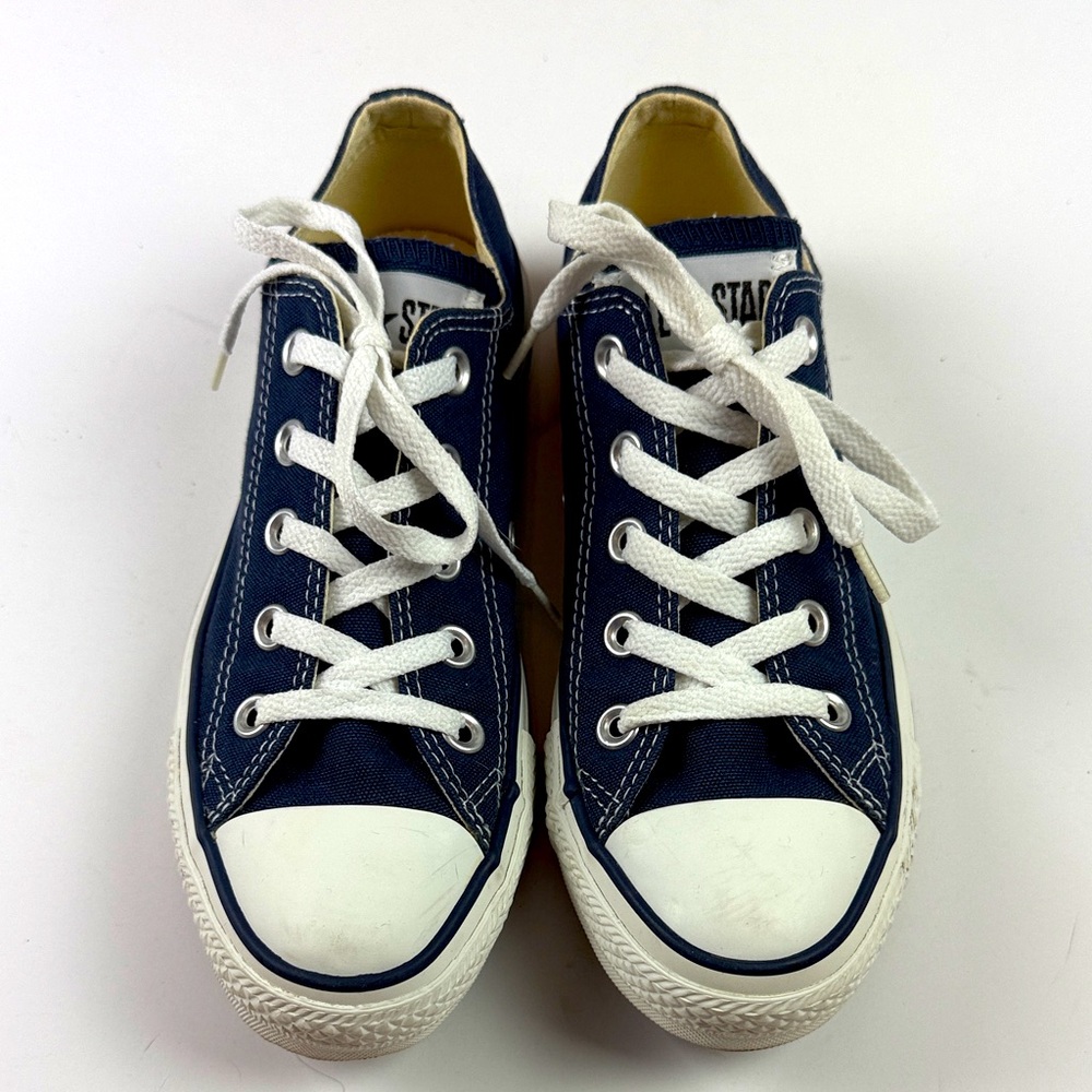 Converse low top navy All Star ladies 6